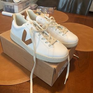 Veja Ucra CWL White Camel - Size 39/Women’s 8